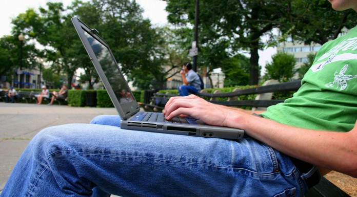 ¿Qué pasa si trabajas con tu portátil sobre las piernas?