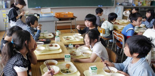 Descubre cómo es la comida en las escuelas de Japón