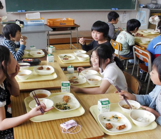 Descubre cómo es la comida en las escuelas de Japón
