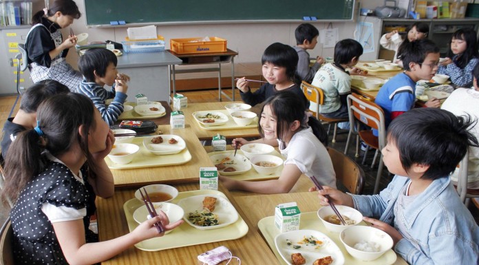 Descubre cómo es la comida en las escuelas de Japón
