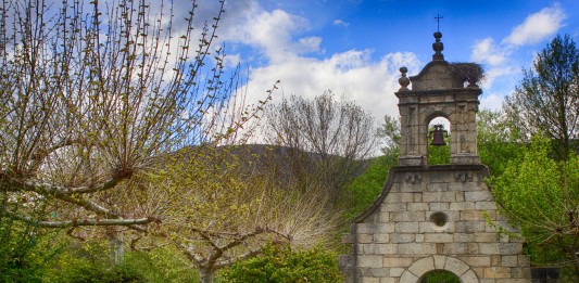 La primera iglesia hecha con árboles vivos