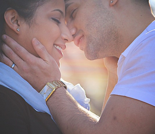 ¿Por qué cierras los ojos al besar?