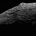 La misteriosa luna de Saturno: ¿Una nave? ¿Un satélite artificial?