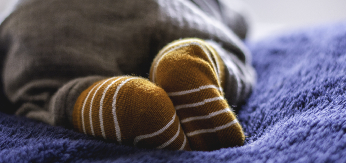 Dormir con calcetines bebés