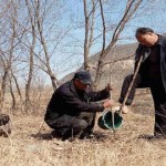 La historia del hombre ciego y el hombre sin brazos que han plantado más de 10.000 árboles
