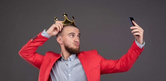 como reconocer a un narcisista