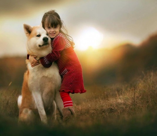 ¡Atención! Esto es lo que puede pasar si dejas que un niño crezca con una mascota ¡Atención! Esto es lo que puede pasar si dejas que un niño crezca con una mascota