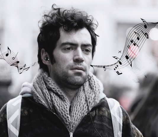 ¡Lo que la música a todo volumen puede hacer a tus relaciones!