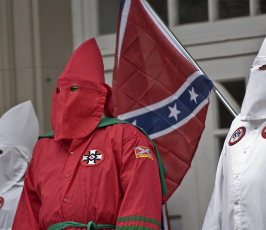 ¿Sabes lo que era el KU KLUX KLAN?