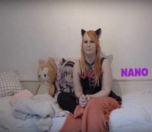 La mujer que asegura ser un gato atrapado en un cuerpo humano