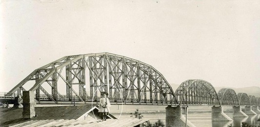 el misterio de la niña fantasma postales rusas