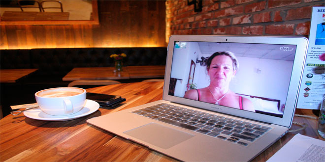 ¿Deberías tapar tu webcam? ¿Pueden espiarte a través de ella?