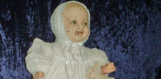 Mandy: la muñeca maldita tan antigua como perturbadora