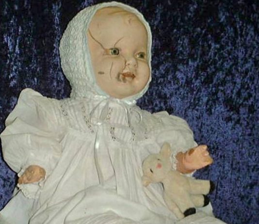 Mandy: la muñeca maldita tan antigua como perturbadora