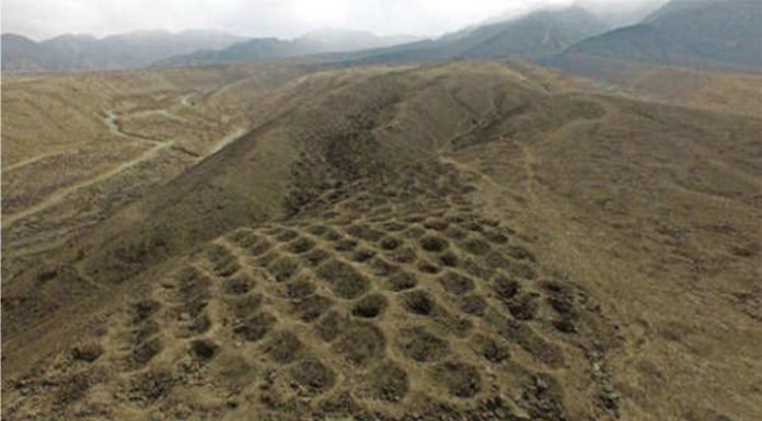 La misteriosa franja de agujeros en Perú