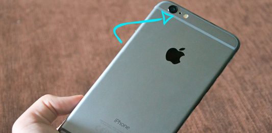 ¿Qué es ese agujero junto a la cámara del iPhone?