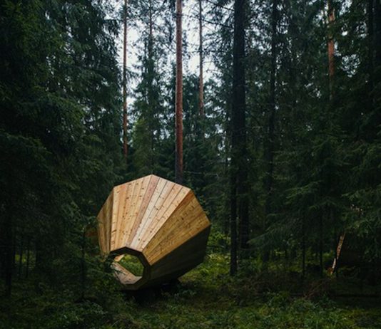 ¿Quieres que la naturaleza te susurre al oído? ¡Ahora puedes! Altavoces en el bosque de Estonia