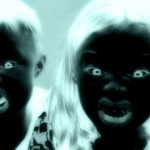 niños ojos negros