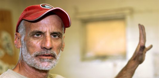 El hombre al que recortaron el cerebro y se convirtió en artista