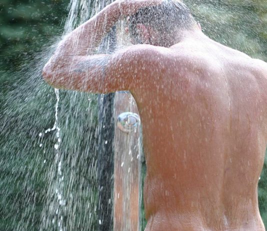 3 razones por las que orinar en la ducha podría ser aconsejable