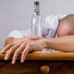 ¿Por qué a veces tienes lagunas de memoria después de beber alcohol?