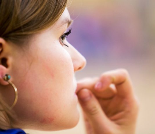 Trucos para dejar de morderse las uñas