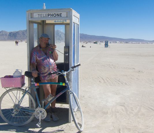 La misteriosa historia de la cabina situada en mitad de la nada