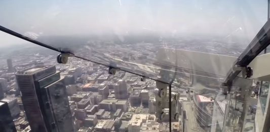 ¿Te lanzarías por un tobogán de cristal a 300 metros de altura? ¿Te lanzarías por un tobogán de cristal a 300 metros de altura?