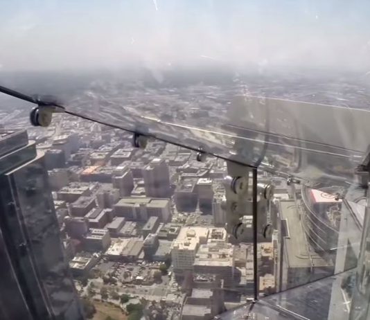 ¿Te lanzarías por un tobogán de cristal a 300 metros de altura?