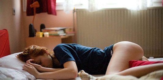 Dormir demasiado podría provocarte resaca