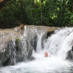 Los interesantes beneficios de una ducha de 10 minutos por la mañana