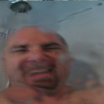 Los interesantes beneficios de una ducha de 10 minutos por la mañana