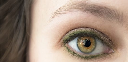 El iris humano NO tiene pigmento azul ni verde, ¿cómo se tienen esos colores? El iris humano NO tiene pigmento azul ni verde, ¿cómo se tienen esos colores?