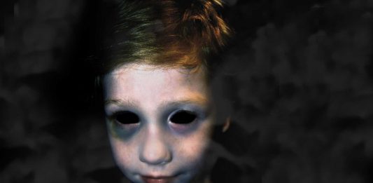 Los inquietantes niños de ojos negros