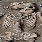 la-pareja-que-lleva-5000-anos-de-la-mano-hallada-junto-al-lago-baikal-siberia3