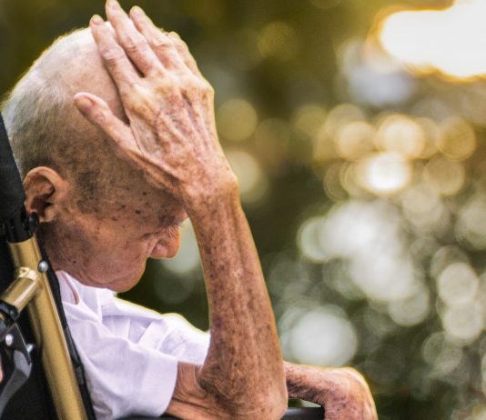 ¿Cómo saber si alguien está muriendo? 10 señales que pueden ayudarte