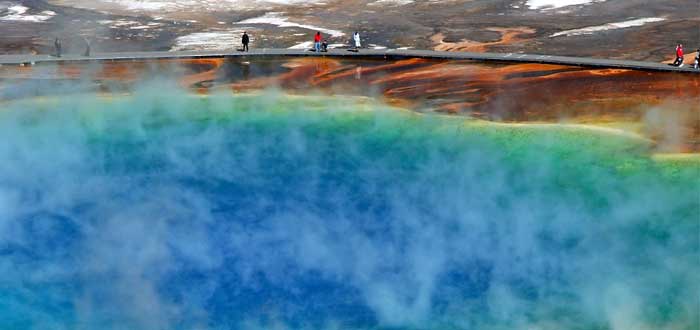 ¿Te mata caer en las aguas termales de Yellowstone? Te disuelves en 24h