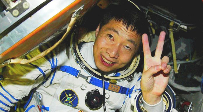 El astronauta chino que oyó algo golpear su nave espacial, pero no había nada.