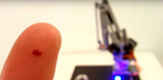 El robot programado únicamente para hacer daño a los humanos El robot programado únicamente para hacer daño a los humanos