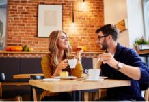 10 Cosas en las que fijarse durante la primera cita | Señales a considerar Cosas en las que fijarse durante la primera cita