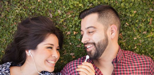 Mira a tu mejor amigo/a. ¿Deberíais ser pareja? ¡Averígualo!