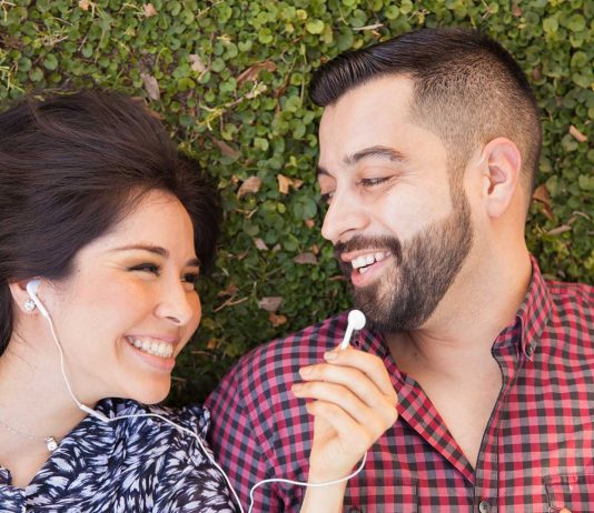 Mira a tu mejor amigo/a. ¿Deberíais ser pareja? ¡Averígualo! Mira a tu mejor amigo/a. ¿Deberíais ser pareja? ¡Averígualo!