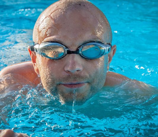 El típico olor a piscina podría no ser demasiado bueno para tu salud