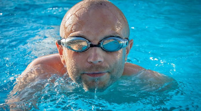 El típico olor a piscina podría no ser demasiado bueno para tu salud