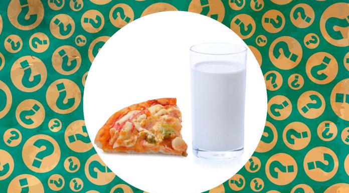 La nueva y bizarra tendencia culinaria de la gente que moja la pizza en leche