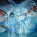 La horrible historia de Carol Weiher despierta durante la cirugía