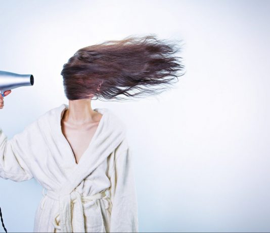 El truco para lavar tu cabello que puede transformarlo