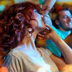 4 trucos infalibles para brillar en una discoteca 3