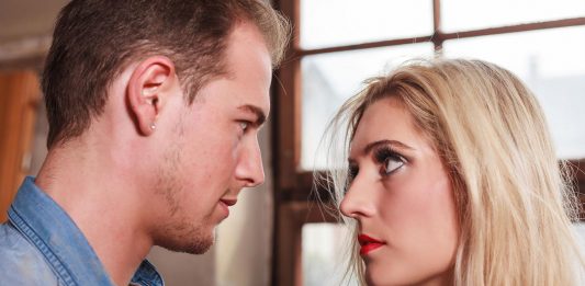 Puedes sentirte atraído por alguien de una forma INEVITABLE y apasionada Al parecer SÍ