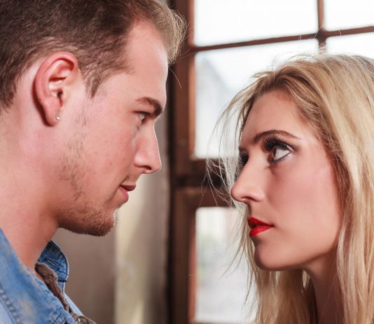 Puedes sentirte atraído por alguien de una forma INEVITABLE y apasionada Al parecer SÍ
